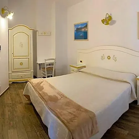 فندق مبيت وإفطار Da Miranna 4*